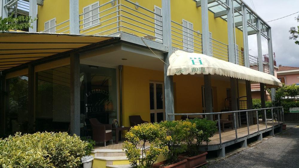 Hotel Illi Marina di Massa Exterior photo